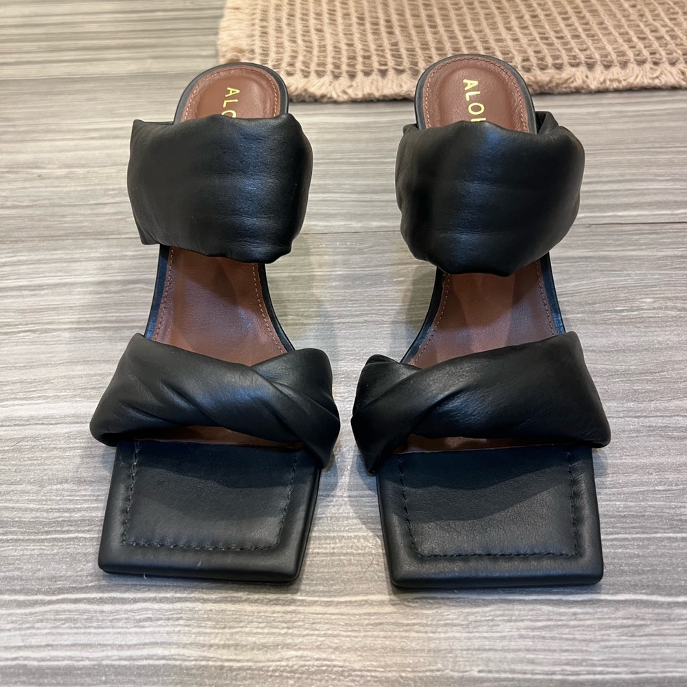 ALOHAS Black Leather Sandals